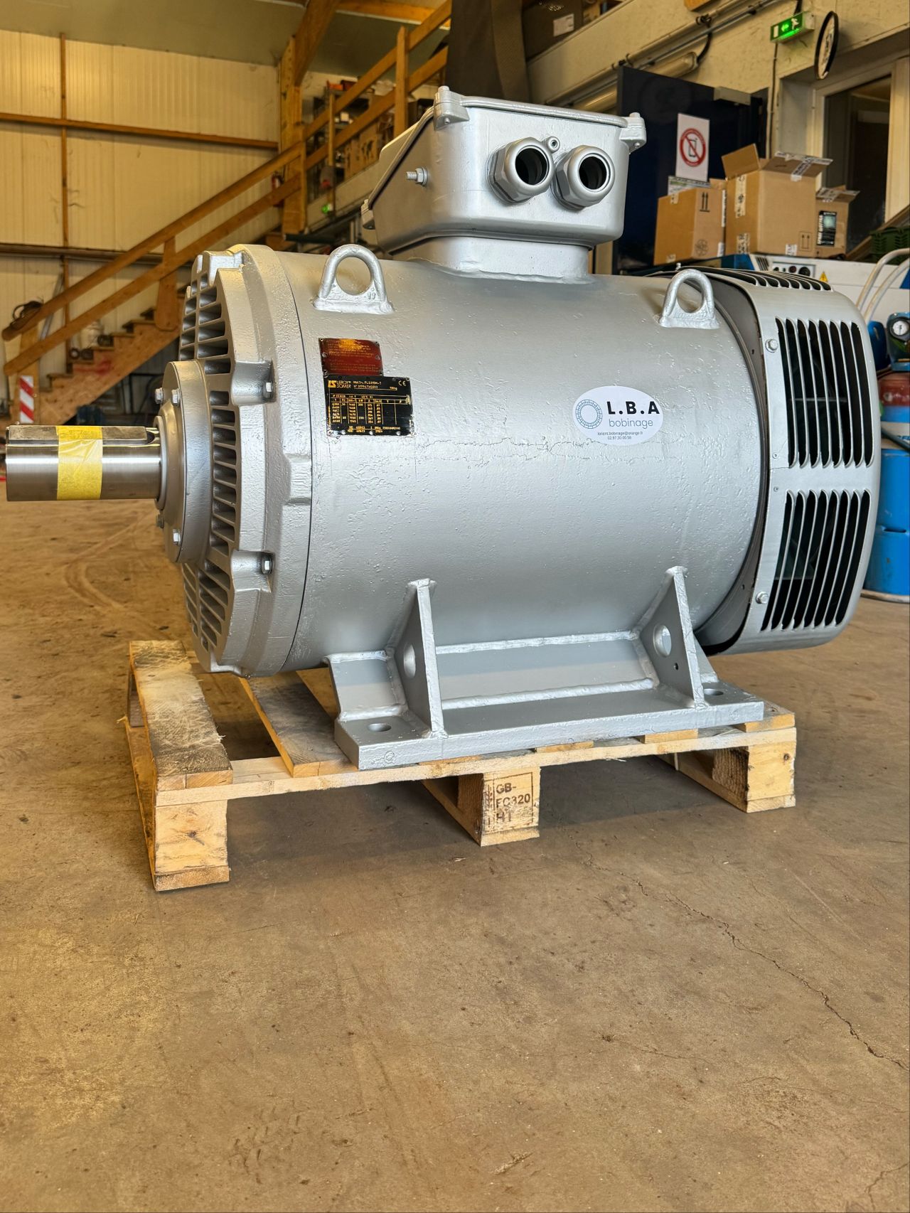 Photo d'un moteur dans l'atelier de LBA Bobinage