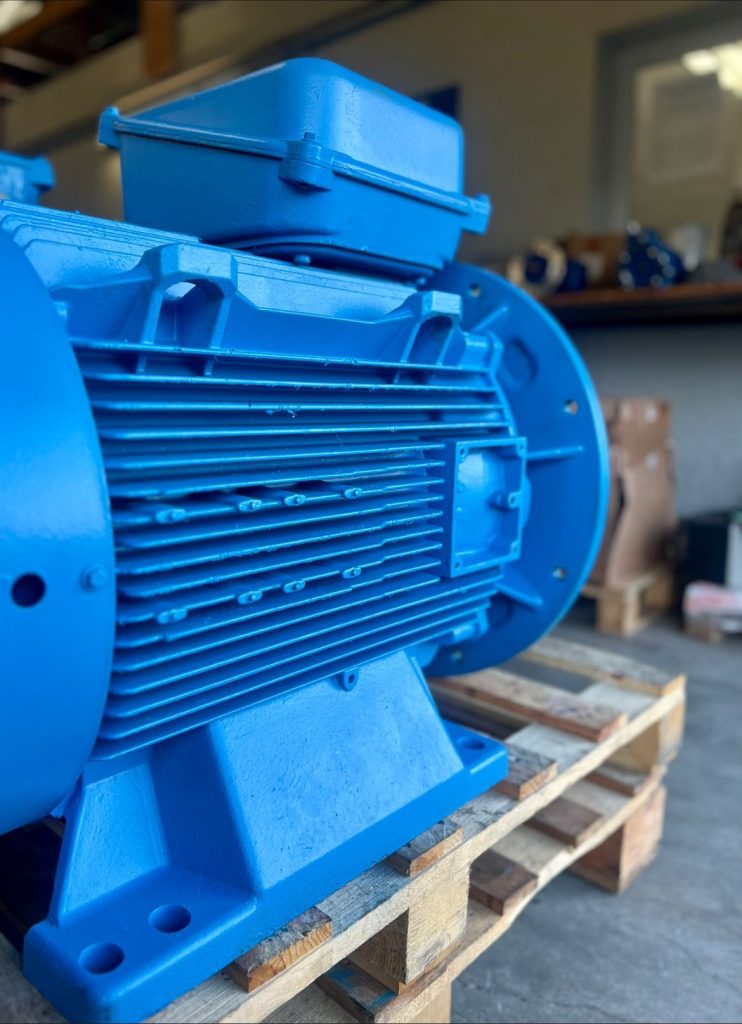 Moteur électrique en réparation chez LBA BOBINAGE
